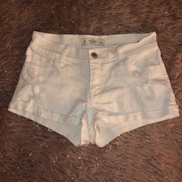 White Abercrombie & Fitch shorts - Picture 2 of 4
